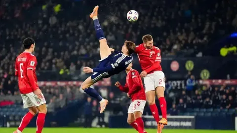 詹姆斯刷新纪录，灰熊51分大胜勇士，贾巴尔记录遭超越